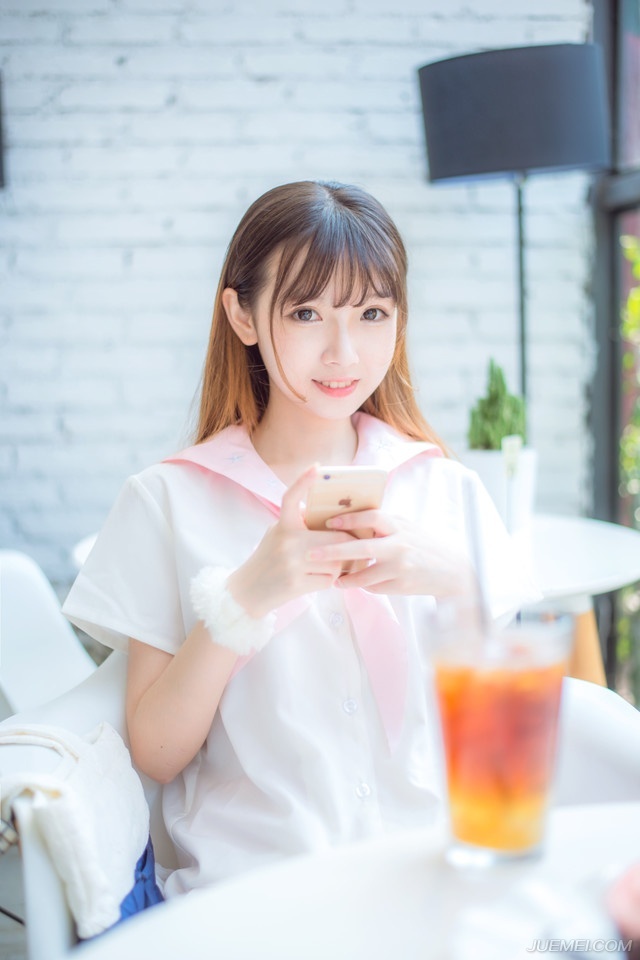 路还很长，难免心酸皱眉，但无论怎样，别松手就好。